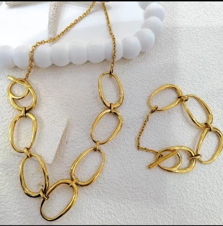 Elegant gold-toned chain choker set featuring oversized oval links with a toggle clasp, perfect for adding a bold statement to any outfit.